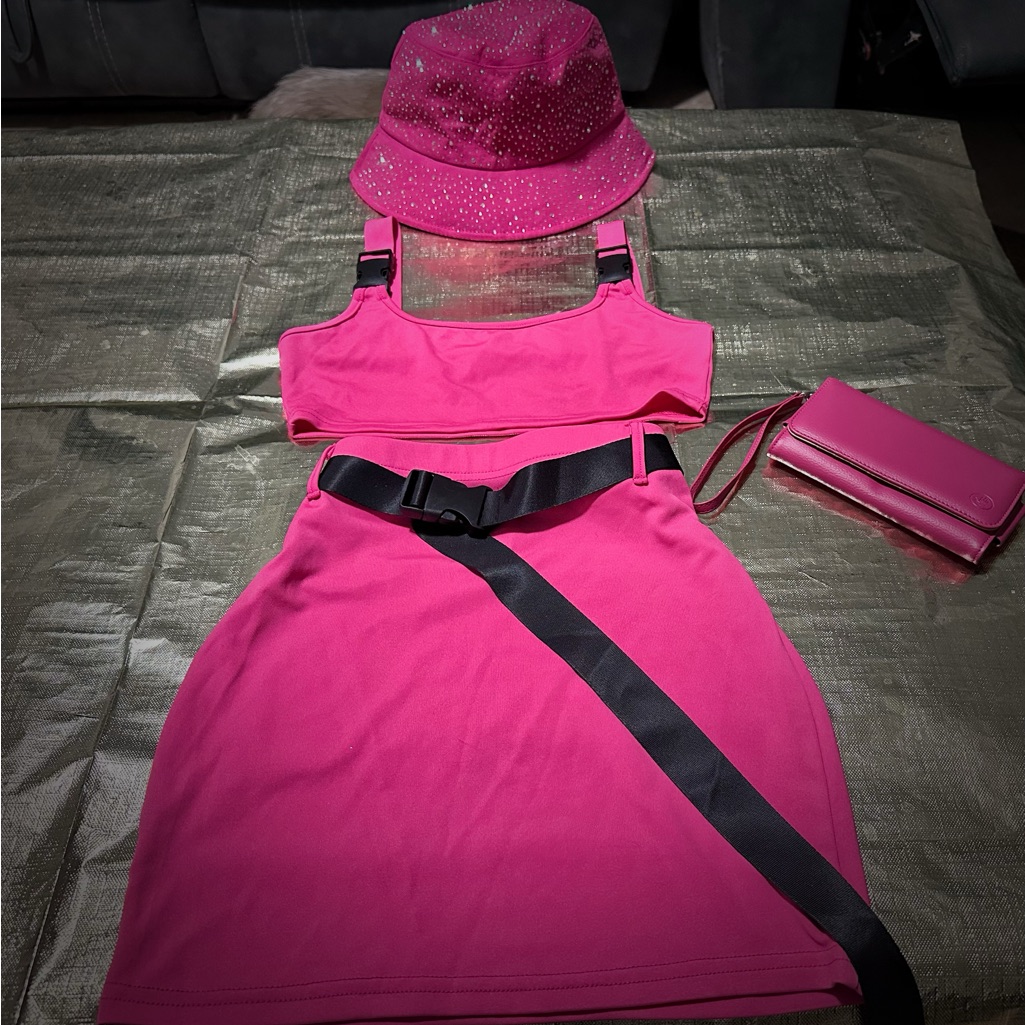 Pink Outfit Set With Hat And Belt